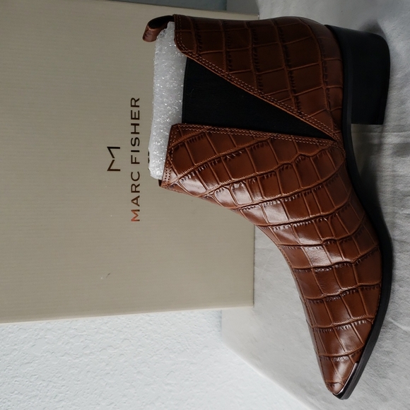 NEW Marc Fisher Yale Chelsea Boot - Picture 2 of 13